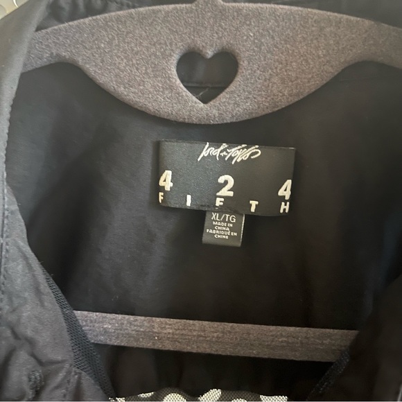 Lord & Taylor Sheer, Button-down, Collared Blouse Size XL Free with Purchase - Picture 2 of 10